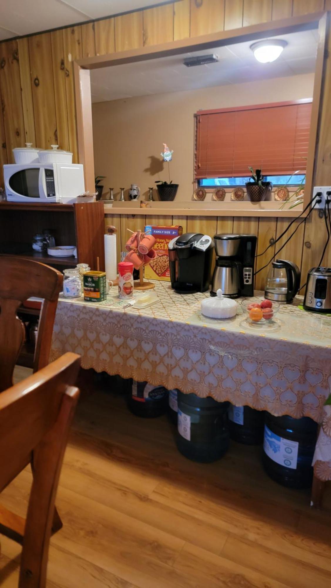 Charming - 2 Bedrooms Suite, 1 Full Bath & Family Room Kamloops Eksteriør billede