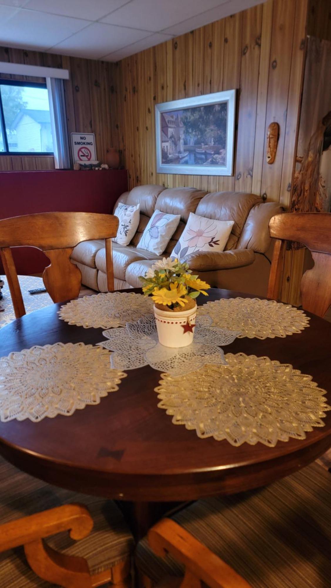 Charming - 2 Bedrooms Suite, 1 Full Bath & Family Room Kamloops Eksteriør billede