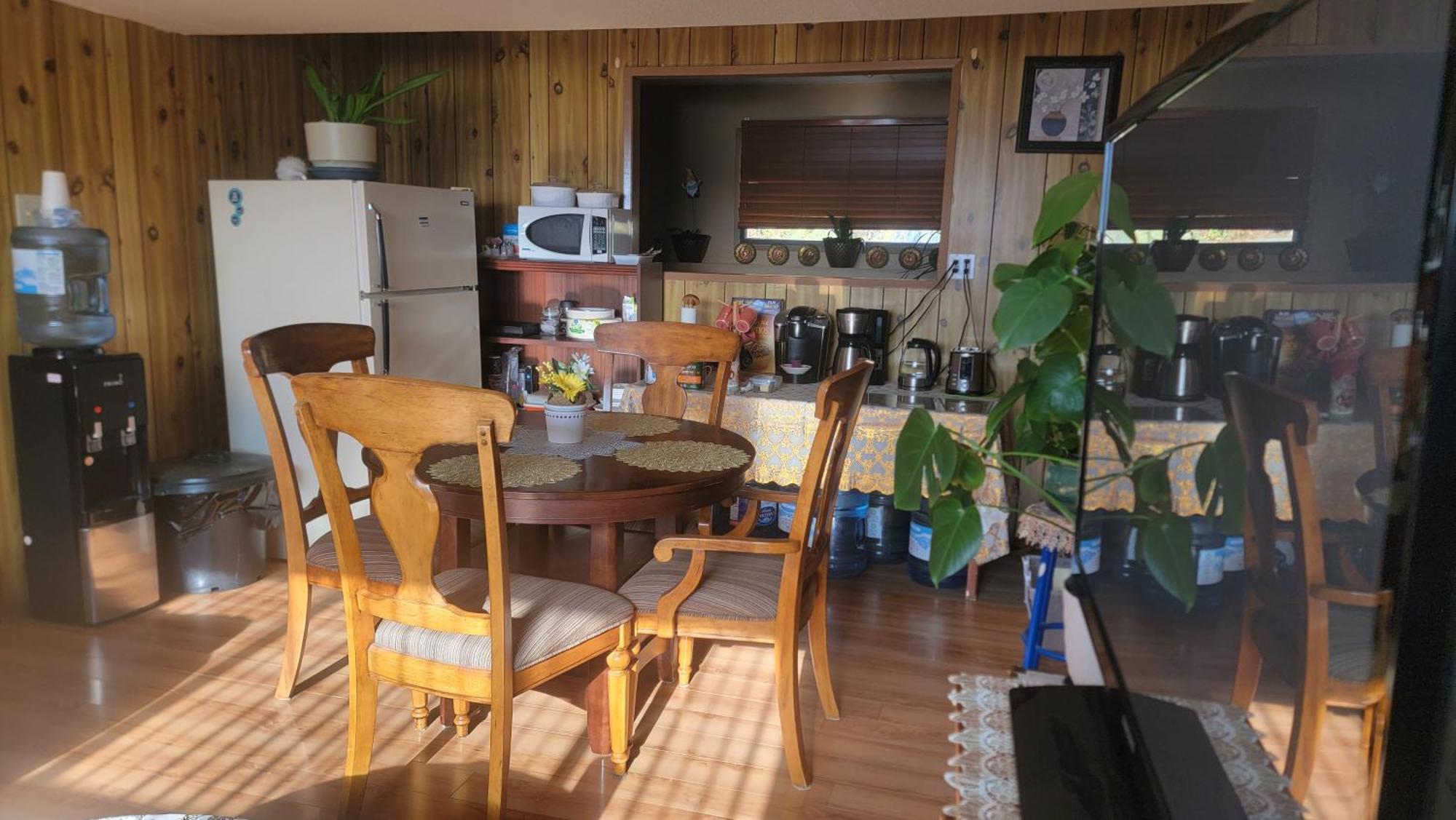 Charming - 2 Bedrooms Suite, 1 Full Bath & Family Room Kamloops Eksteriør billede