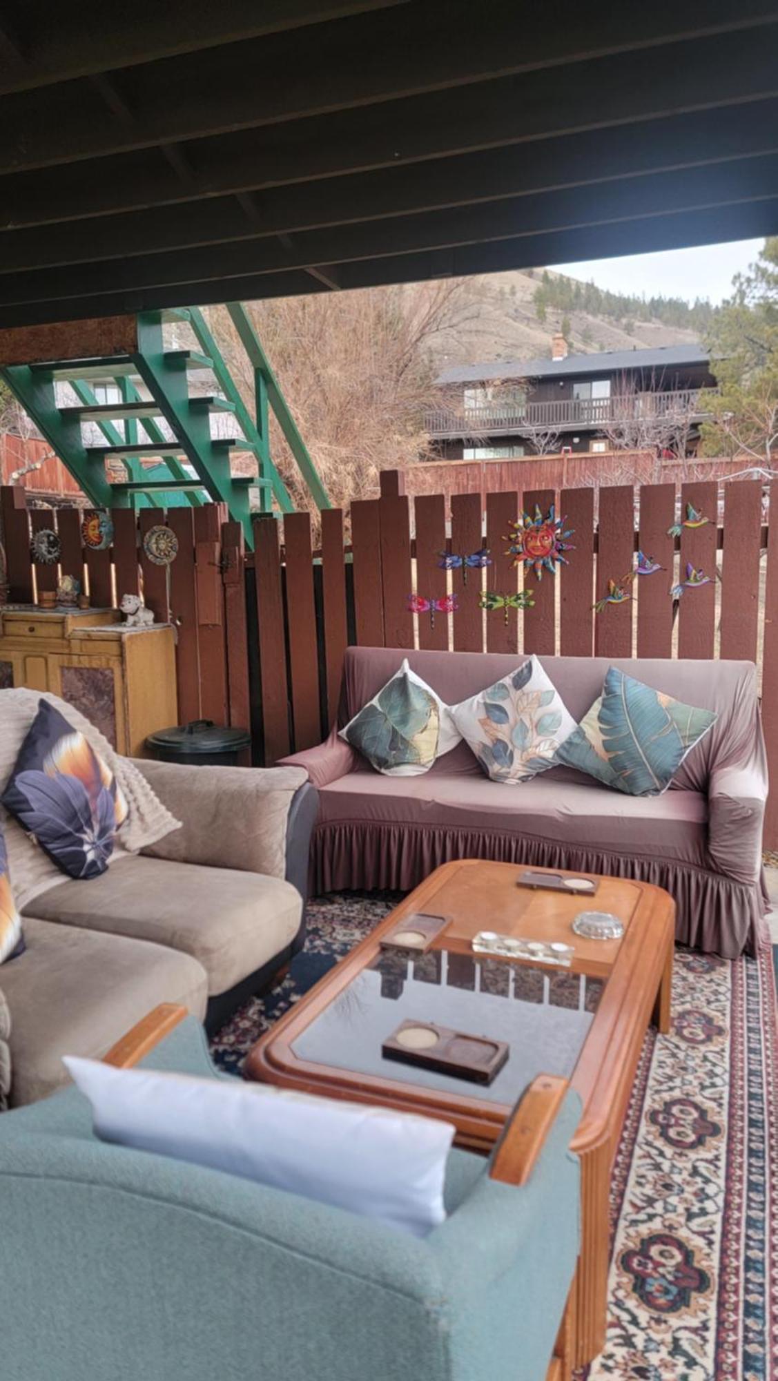 Charming - 2 Bedrooms Suite, 1 Full Bath & Family Room Kamloops Eksteriør billede
